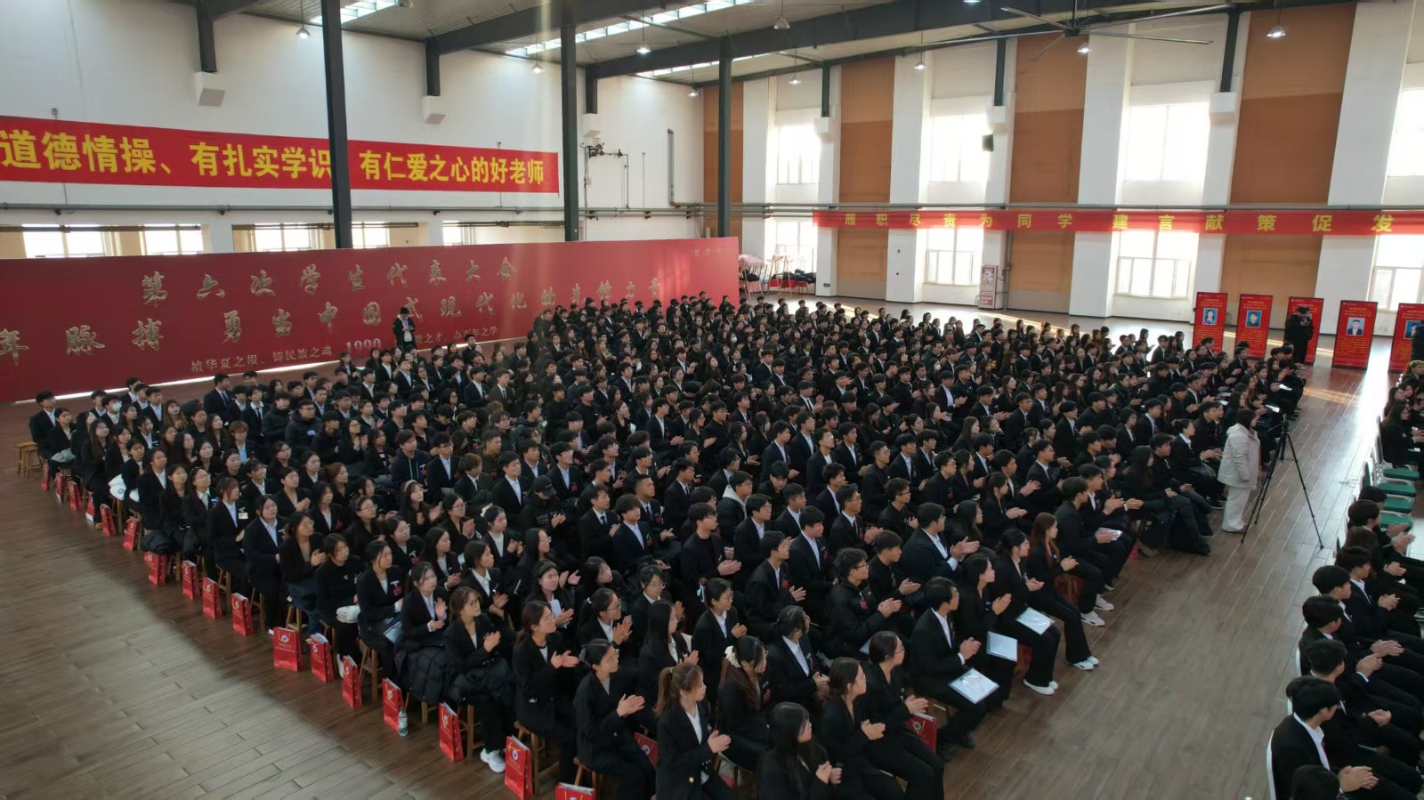 擎旗奋进启新程 青春建功新时代 beat365中文官方网站第六次学生代表大会胜利闭幕 第 7 张 擎旗奋进启新程 青春建功新时代 beat365中文官方网站第六次学生代表大会胜利闭幕 第 7 张