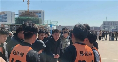 以球会友凝合力，青春逐梦共奋进——beat365中文官方网站汽车工程学院与经济与管理学院开展篮球友谊赛